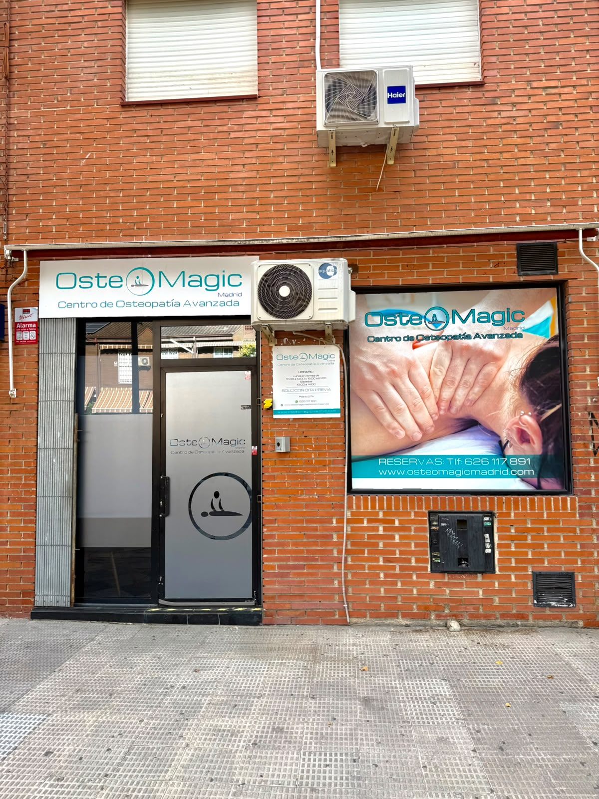 Fachada de Osteo Magic Madrid en la Calle Somorrostro 8, San Fernando de Henares